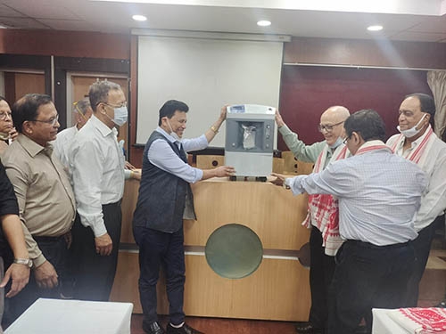 Lions Club of Narengi has donated 4 no.s of Oxygen Concentrators to NEMCARE HOSPITAL